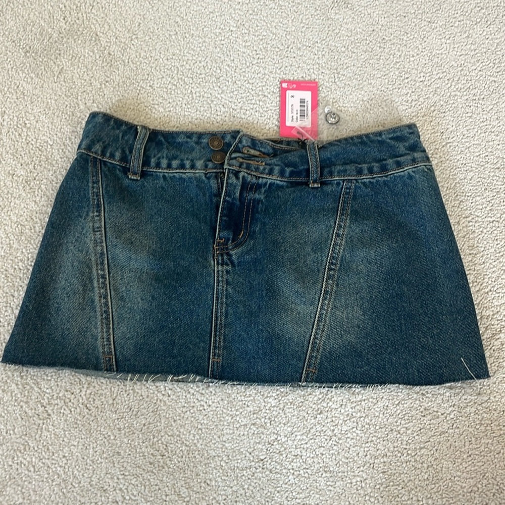 EDIKTED Dark wash blue mini skirt